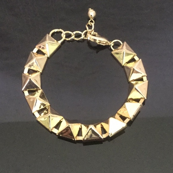 GoldTonePolished12mmPyramid Shaped Nckl,Braclt,Ear - Picture 6 of 8